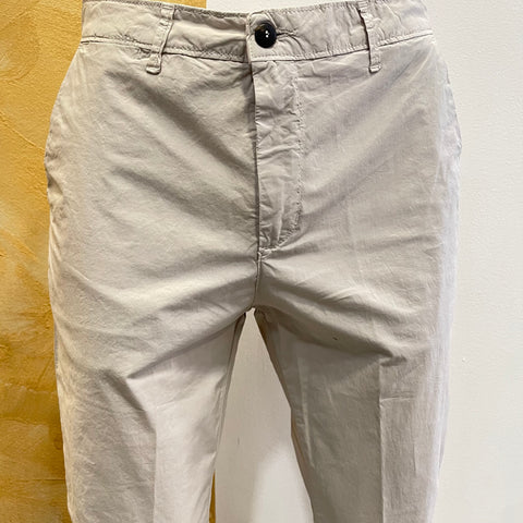 Image of Pantalone chino sabbia Vanity Collection