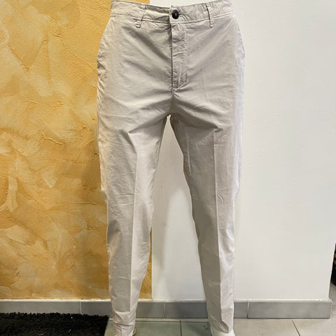 Image of Pantalone chino sabbia Vanity Collection
